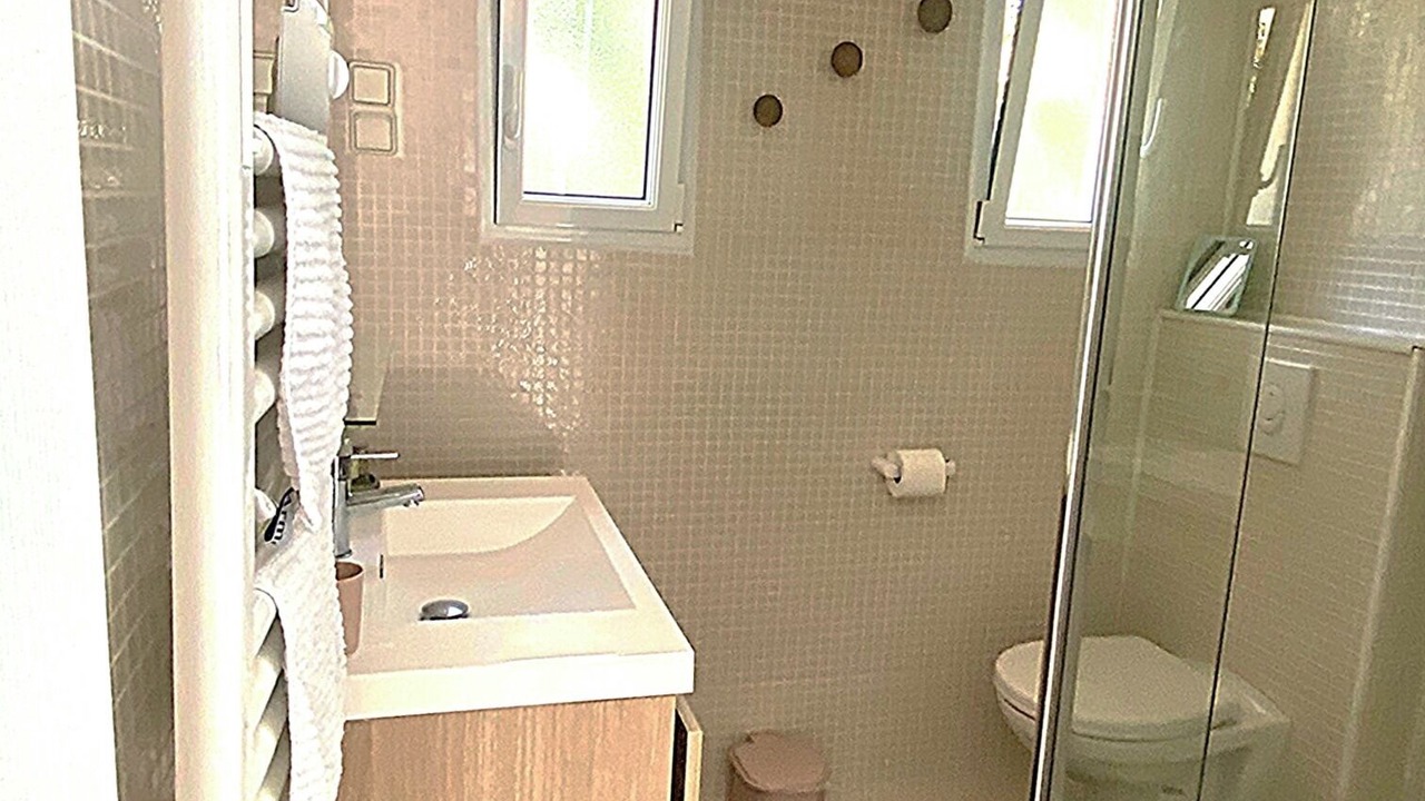 Photo of Bathroom in La Couarde-sur-Mer