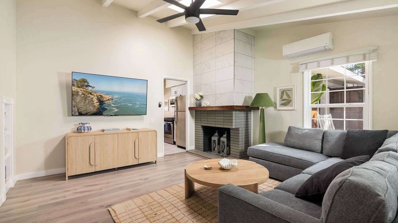 Photo of Livingroom in La Jolla Shores