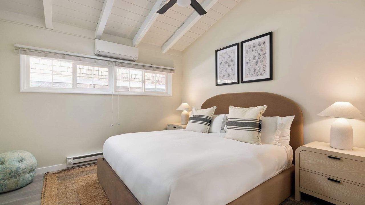 Photo of Bedroom in La Jolla Shores