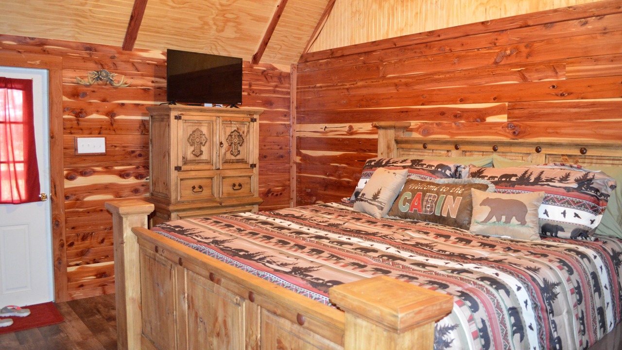 Photo of Bedroom in Hughes County