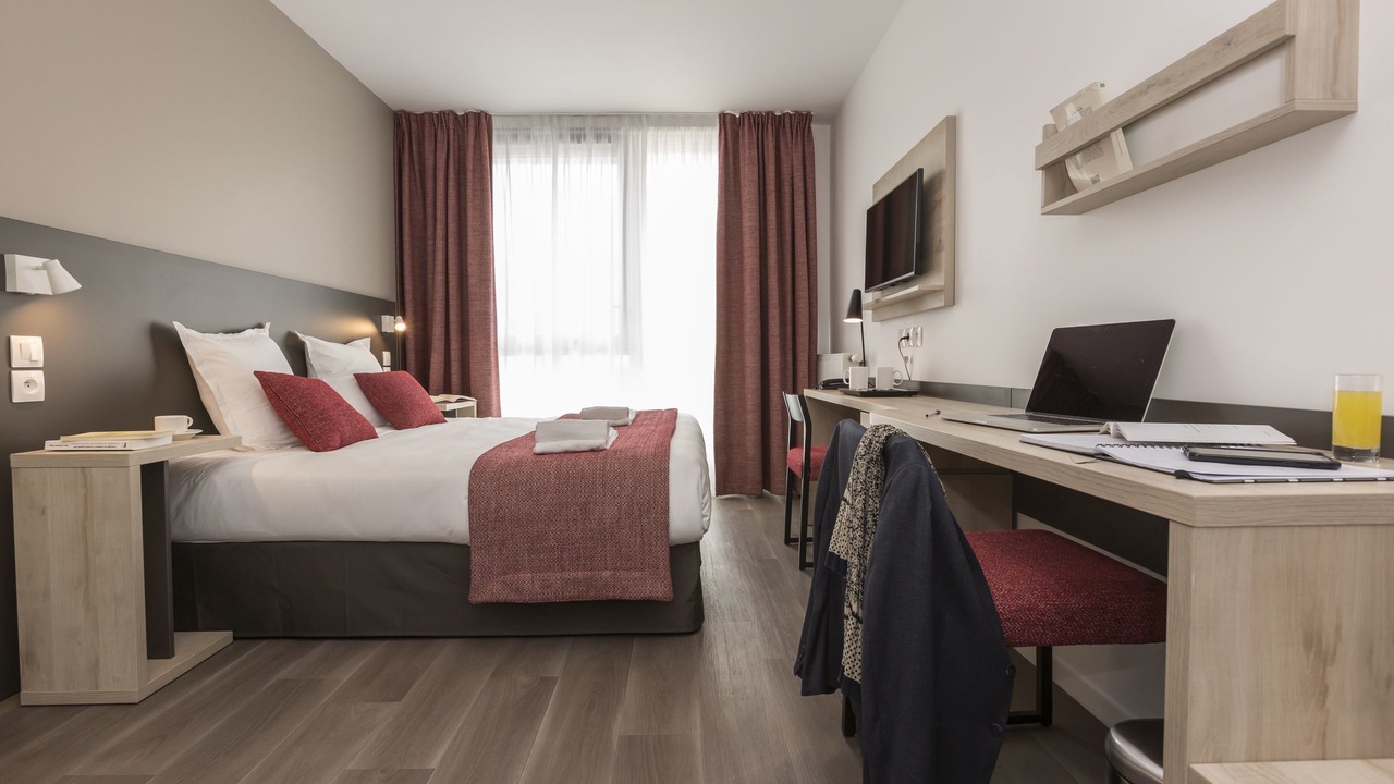 Photo of Bedroom in Republique