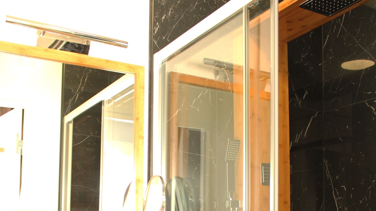 Photo of Bathroom in Lens