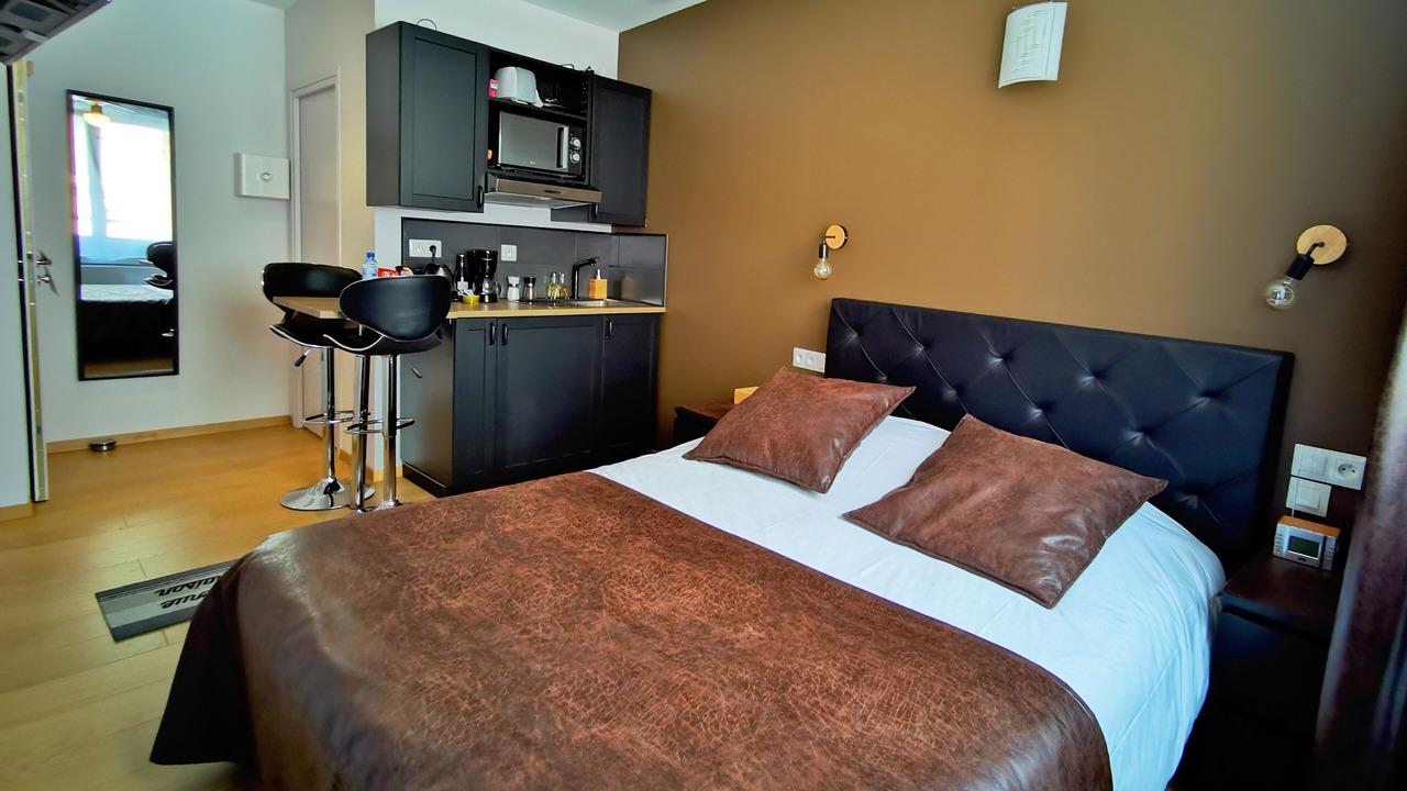 Photo of Bedroom in Lens