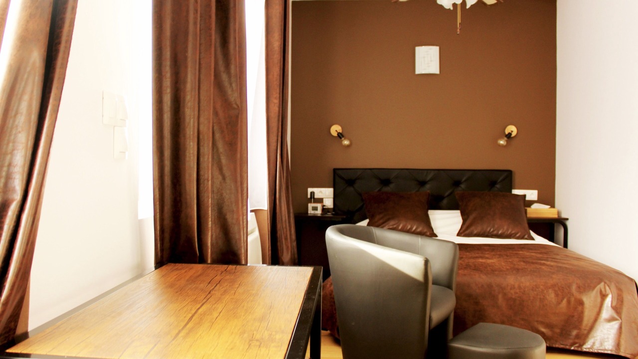 Photo of Bedroom in Lens