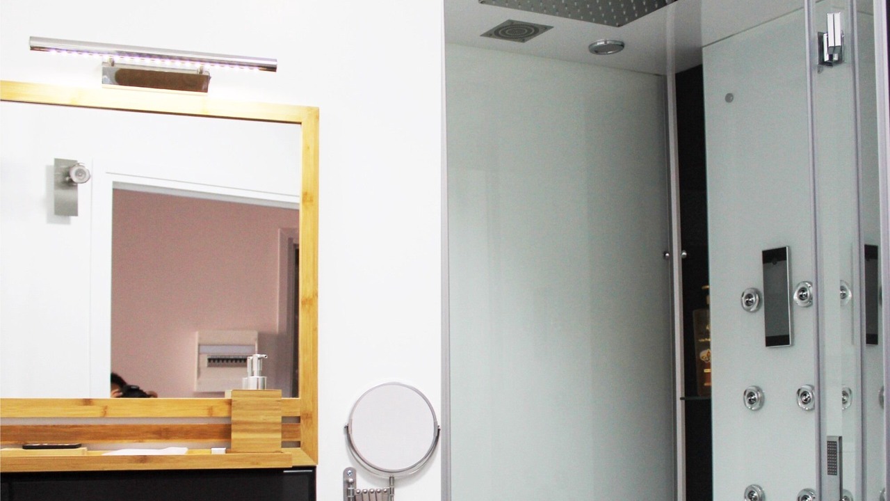 Photo of Bathroom in Lens