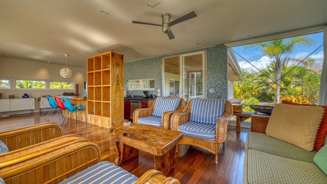 Photo of Livingroom in Puna Palisades