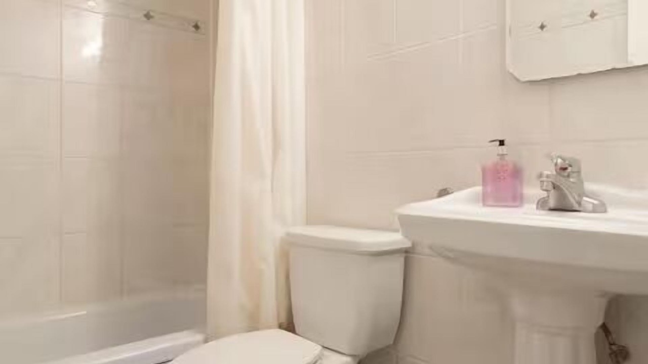 Photo of Bathroom in Cote-Saint-Luc