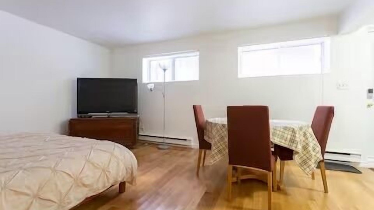 Photo of Bedroom in Cote-Saint-Luc