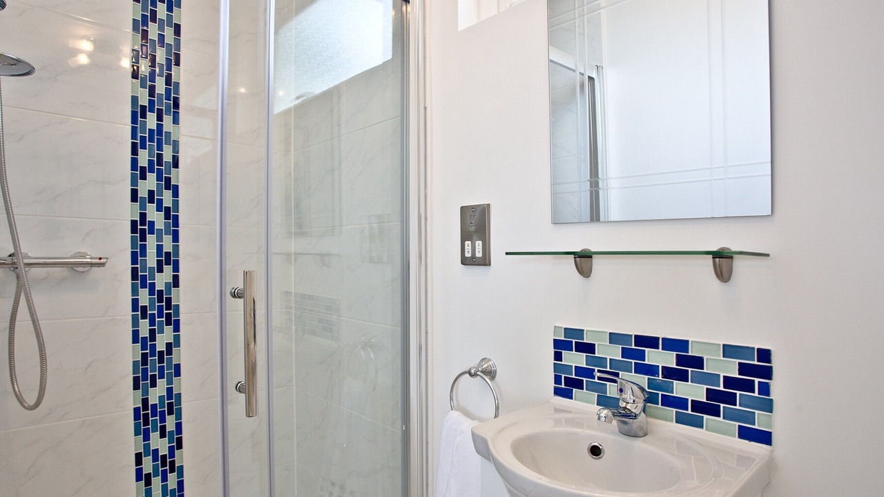 Photo of Bedroom in Torquay City Centre