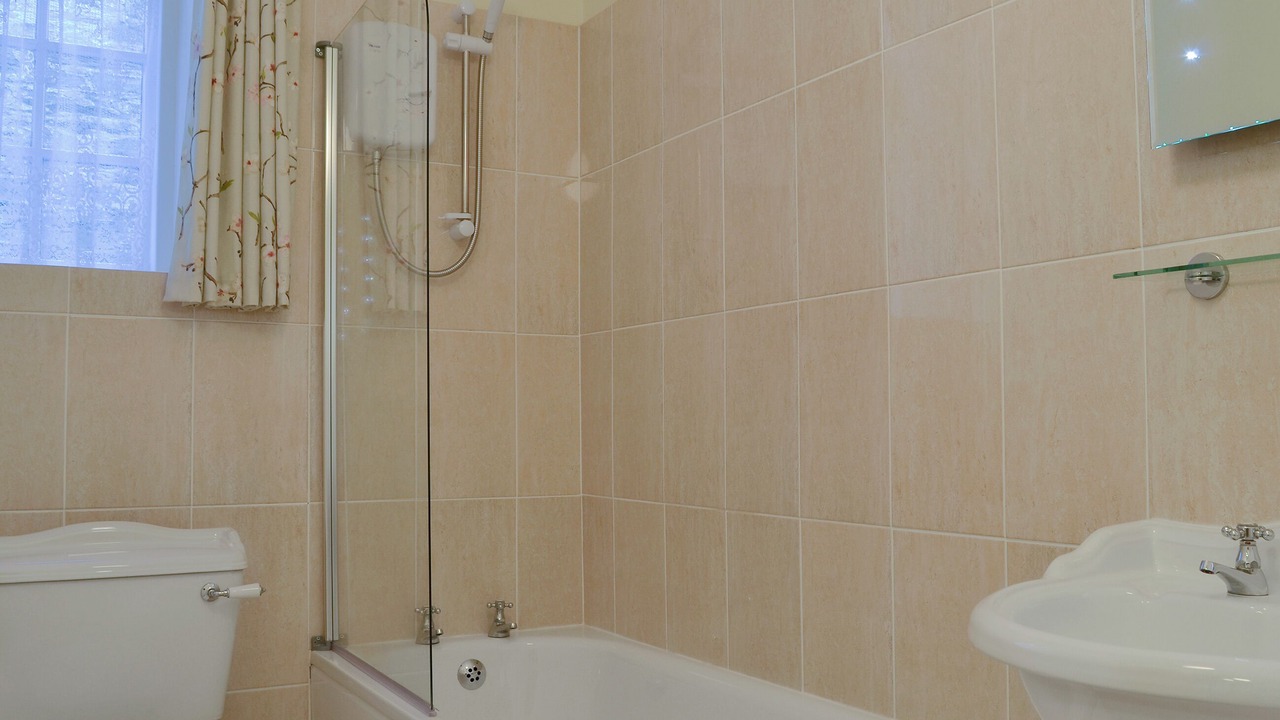 Photo of Bathroom in Lostwithiel
