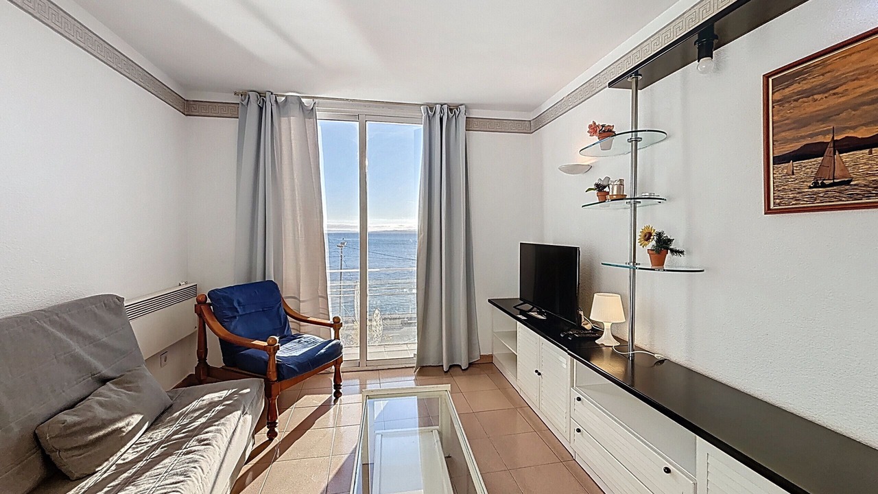 Photo of Livingroom in Roses Town Center