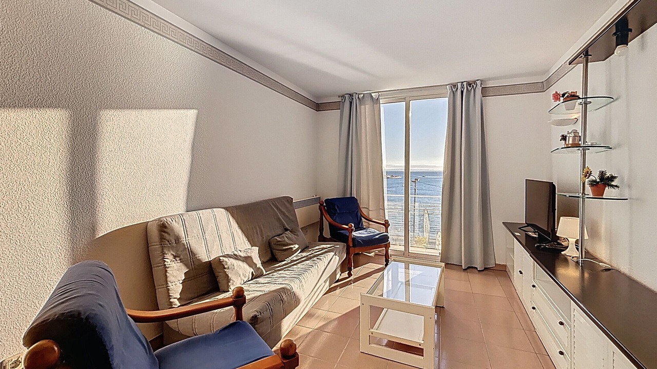 Photo of Livingroom in Roses Town Center