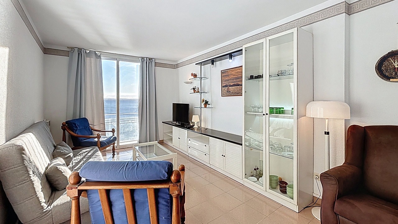 Photo of Livingroom in Roses Town Center