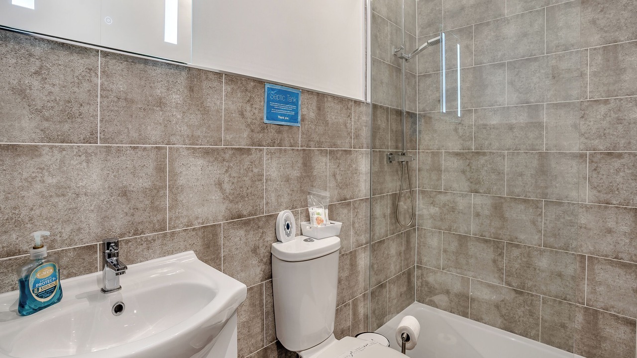 Photo of Bathroom in Amroth
