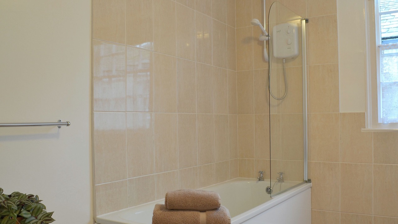 Photo of Bathroom in Lostwithiel