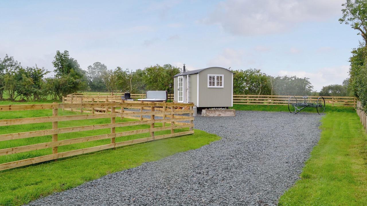 Photo of Others in Gilcrux