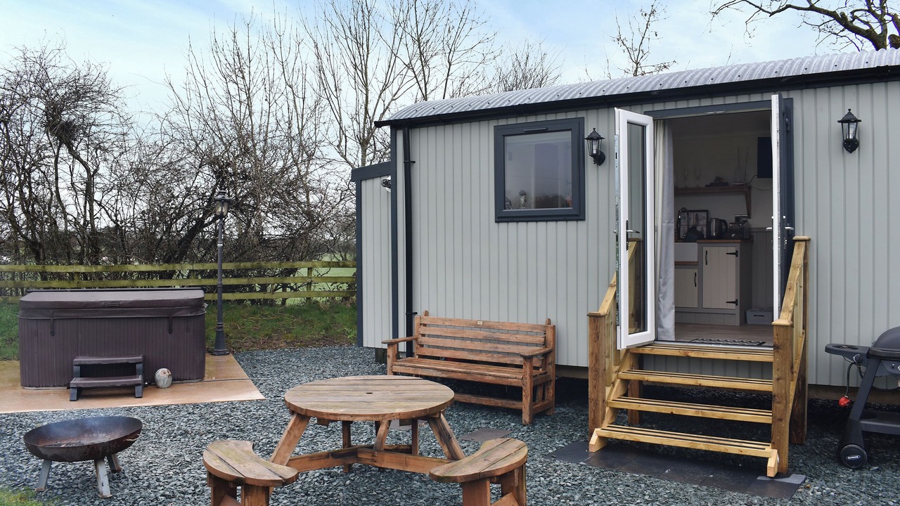 Photo of Others in Gilcrux