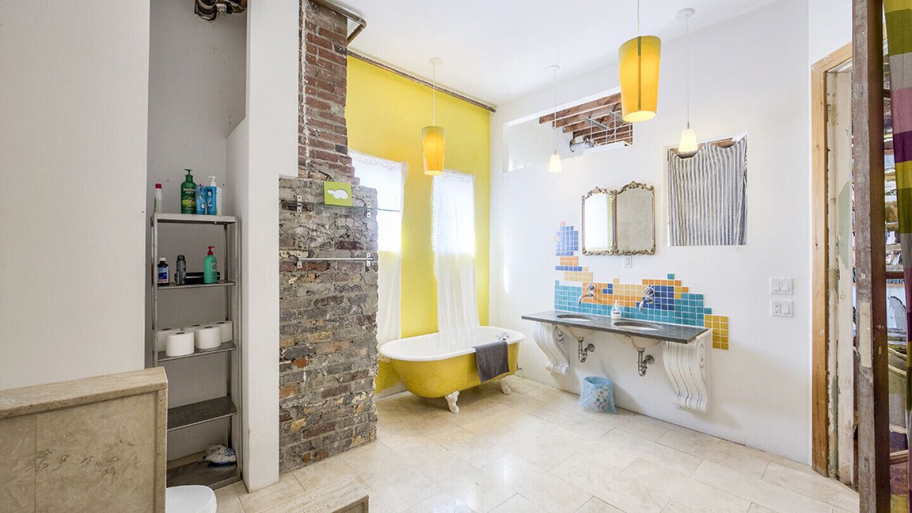Photo of Bathroom in Little Portugal