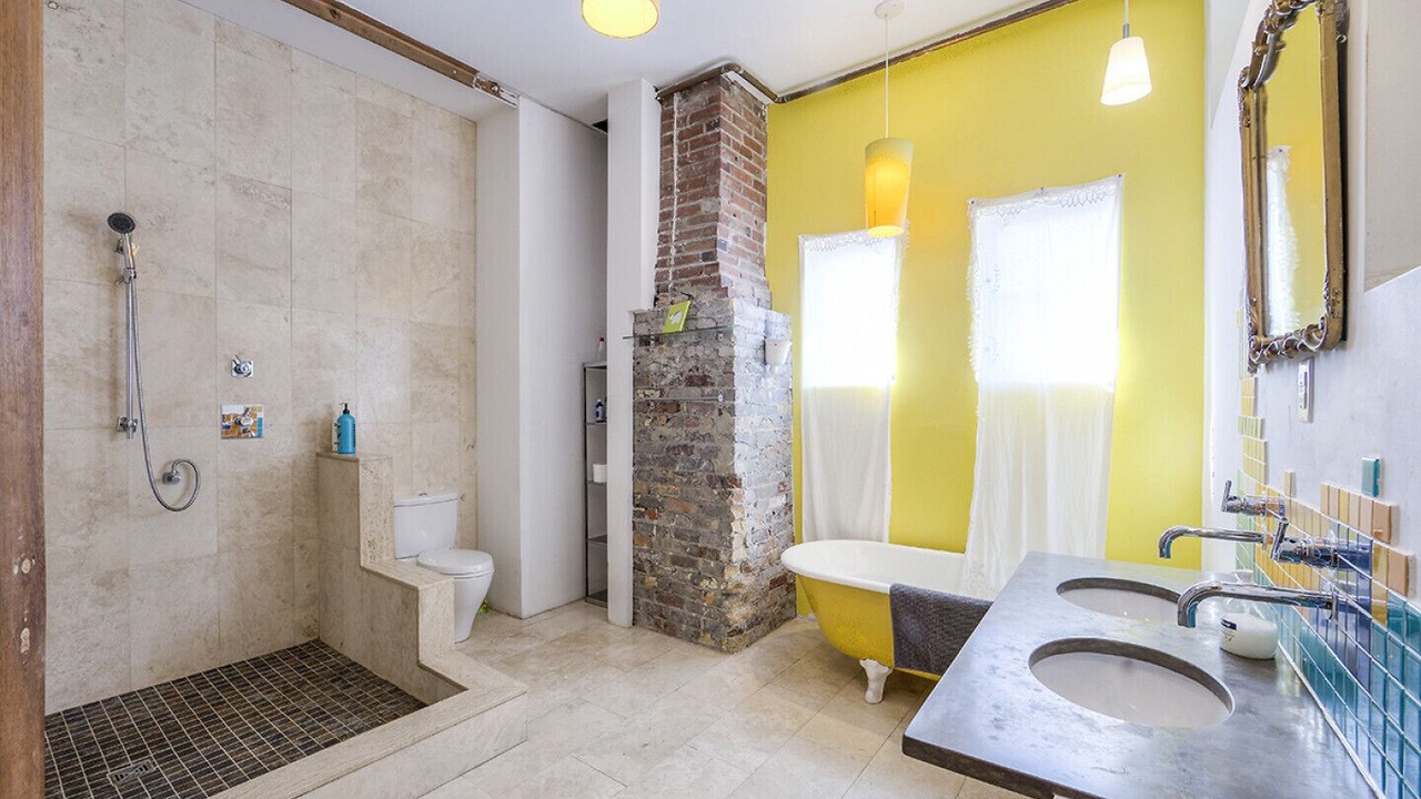 Photo of Bathroom in Little Portugal