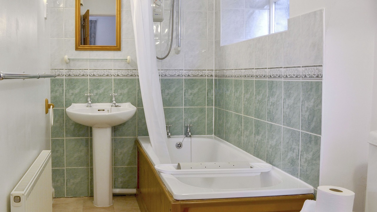 Photo of Bathroom in Lostwithiel