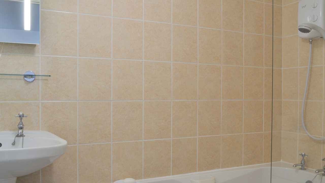 Photo of Bathroom in Lostwithiel