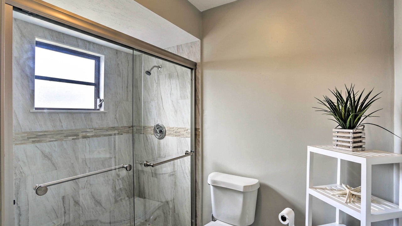 Photo of Bathroom in Caloosahatchee