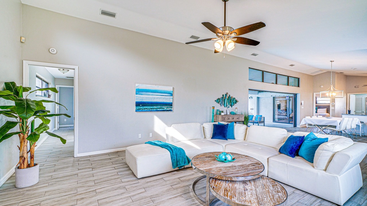 Photo of Livingroom in Caloosahatchee