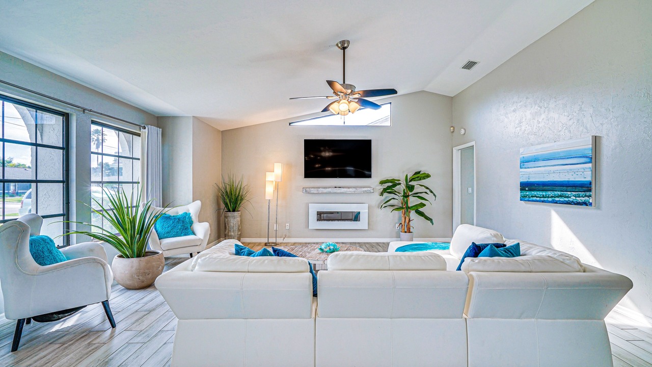 Photo of Livingroom in Caloosahatchee
