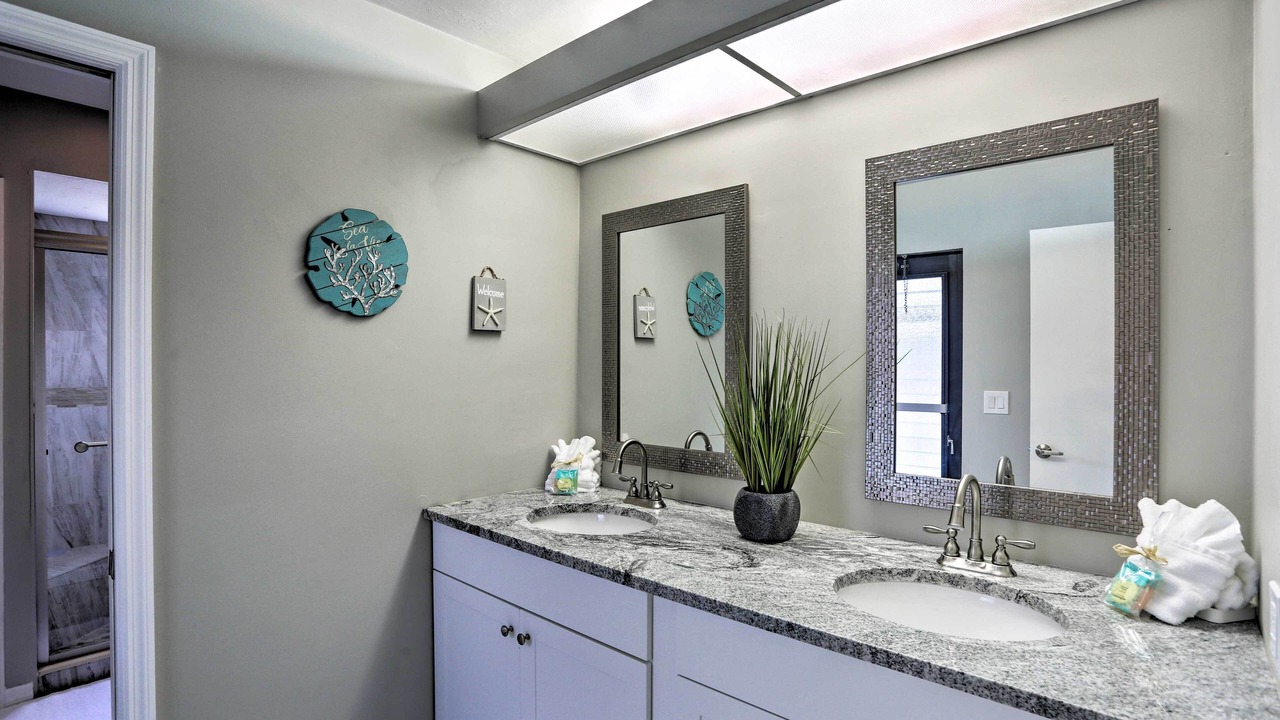 Photo of Bathroom in Caloosahatchee