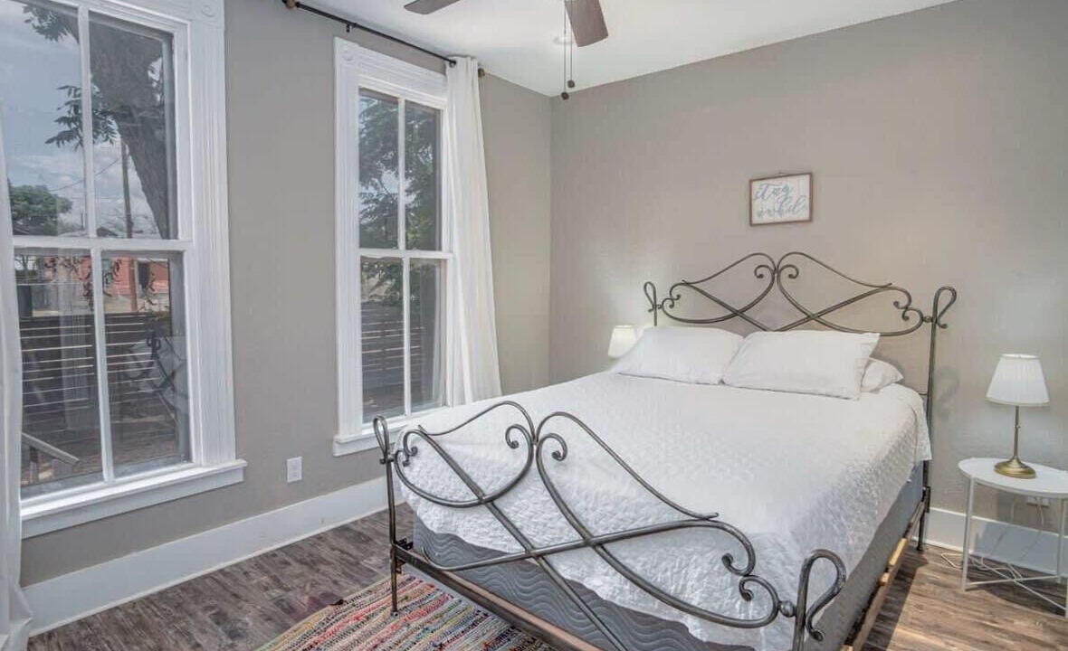 Photo of Bedroom in Historic Garderns