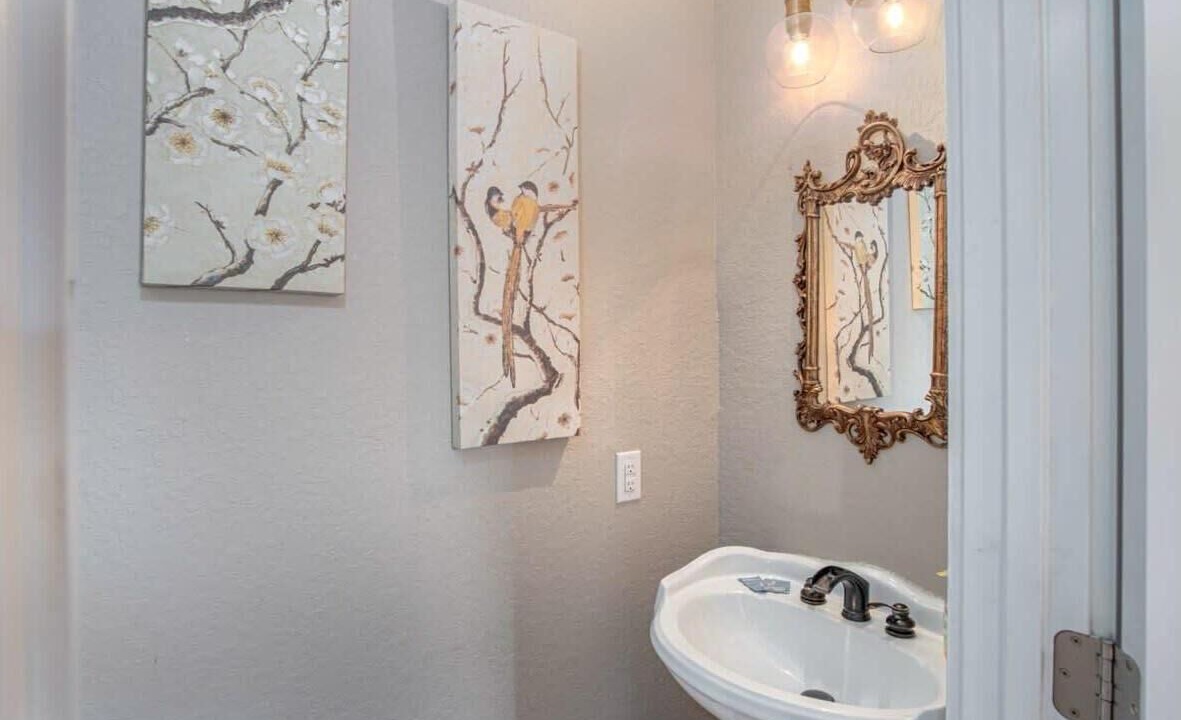 Photo of Bathroom in Historic Garderns