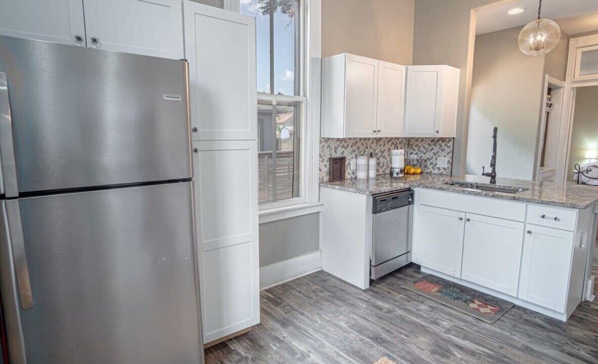 Photo of Kitchen in Historic Garderns