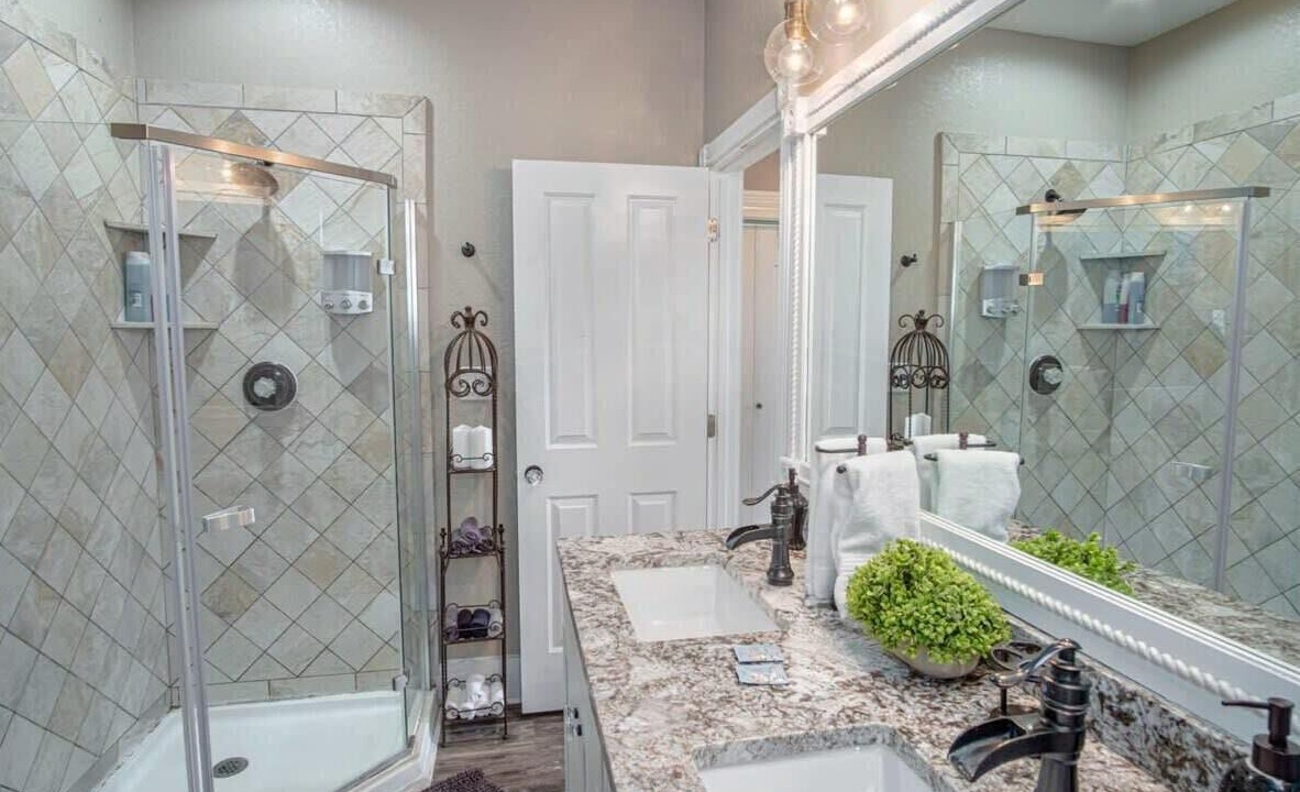 Photo of Bathroom in Historic Garderns