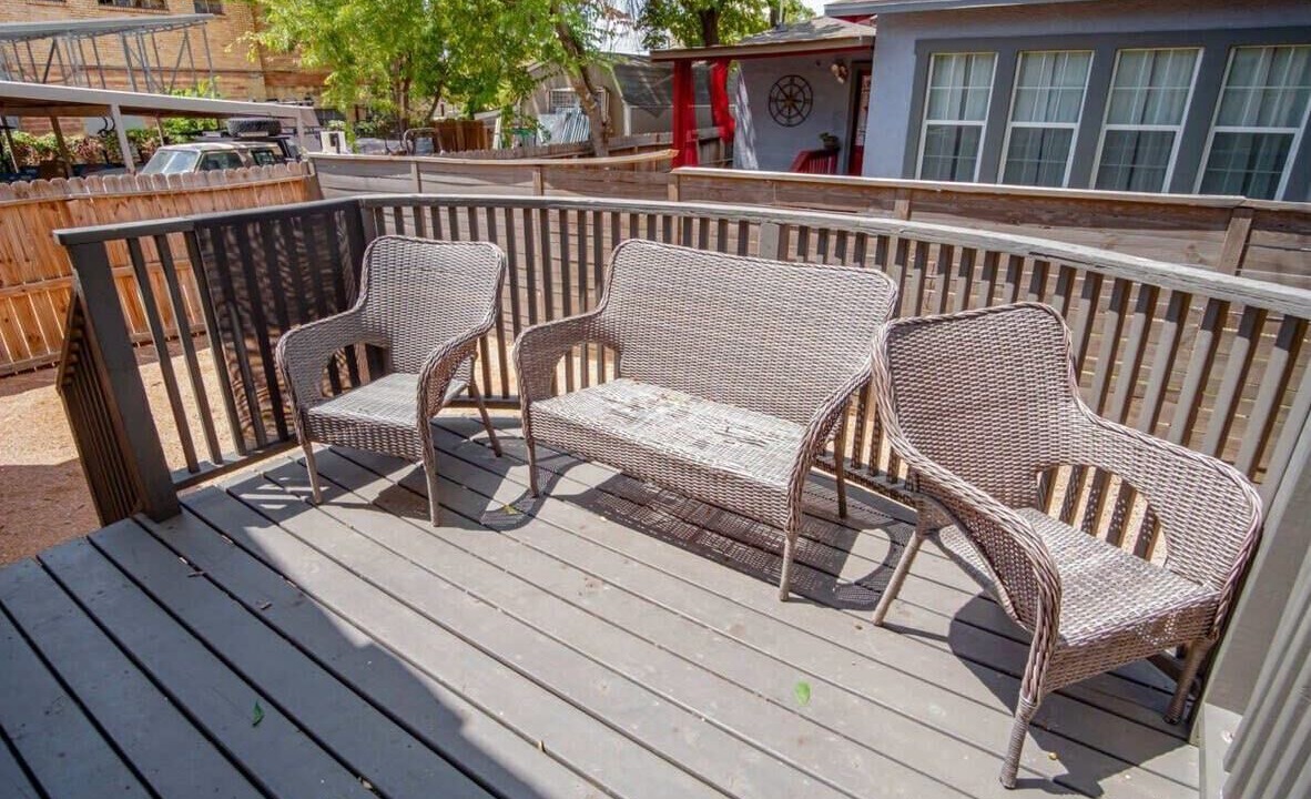 Photo of Patio Balcony in Historic Garderns
