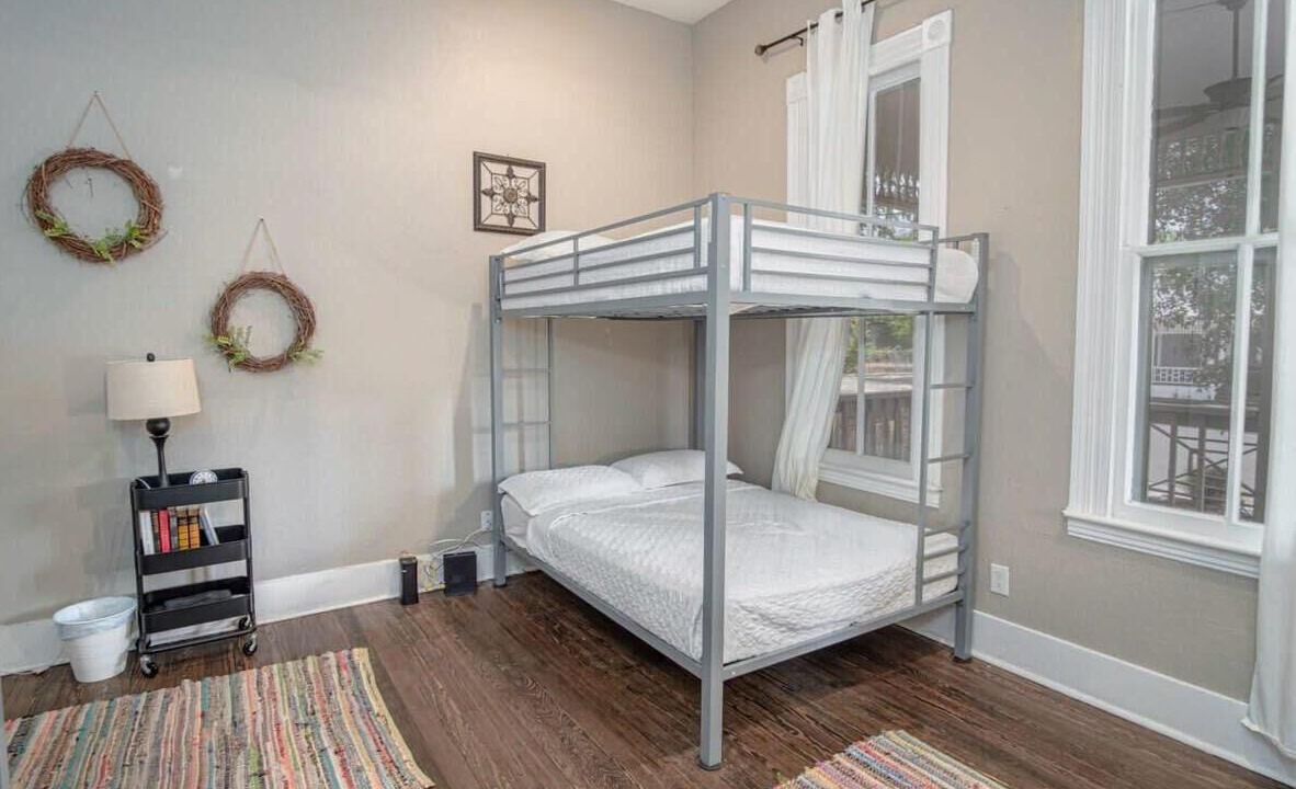Photo of Bedroom in Historic Garderns