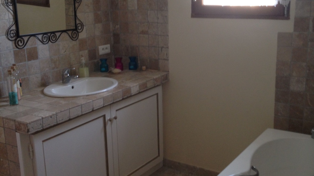 Photo of Bathroom in Eyragues