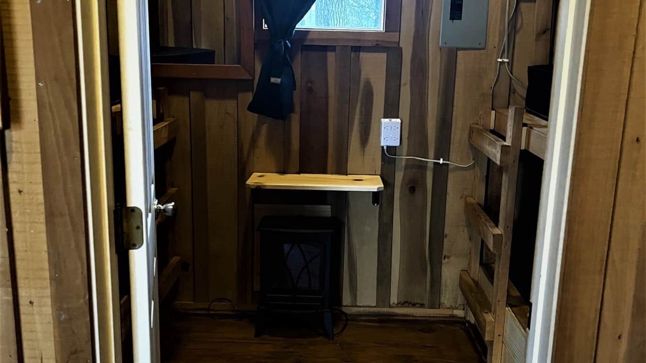 Photo of Bedroom in Helmsburg