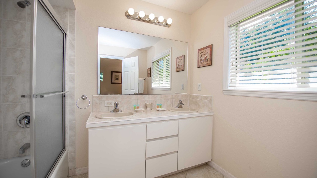 Photo of Bathroom in Groveland