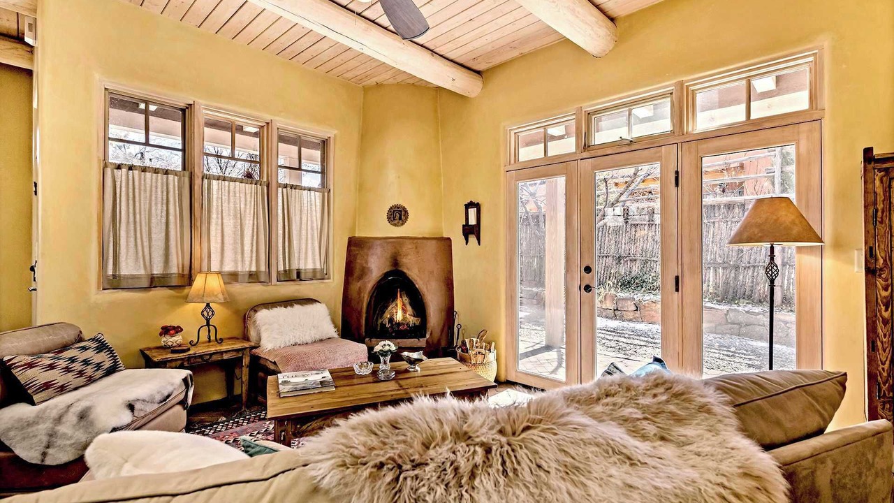 Photo of Livingroom in Historic Eastside