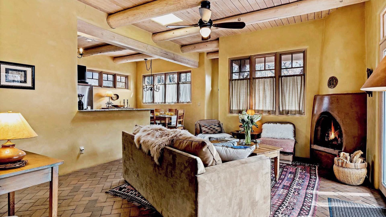 Photo of Livingroom in Historic Eastside