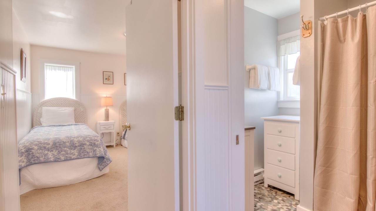 Photo of Others in Roads End