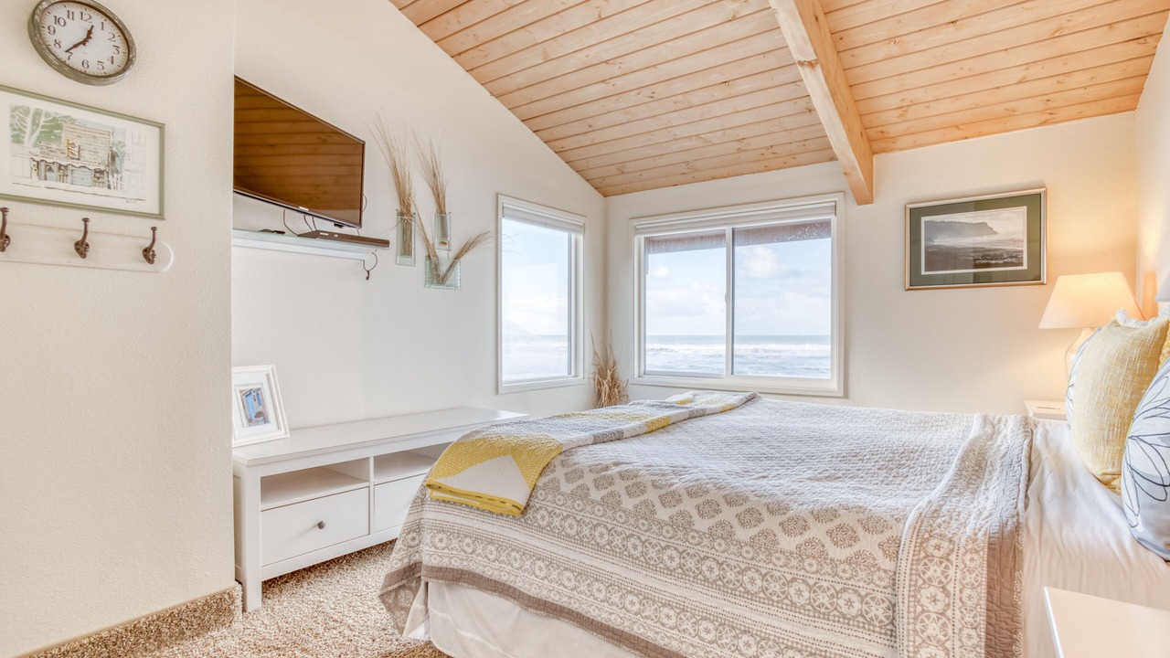 Photo of Bedroom in Neskowin