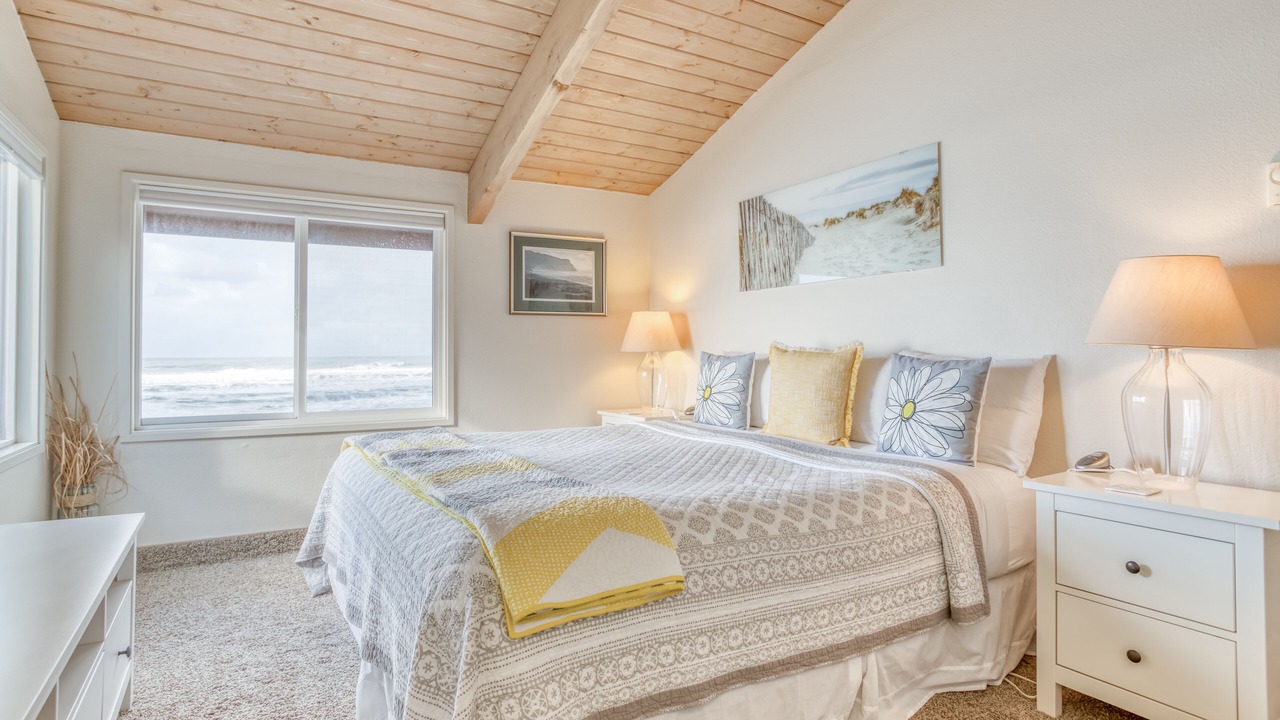 Photo of Bedroom in Neskowin