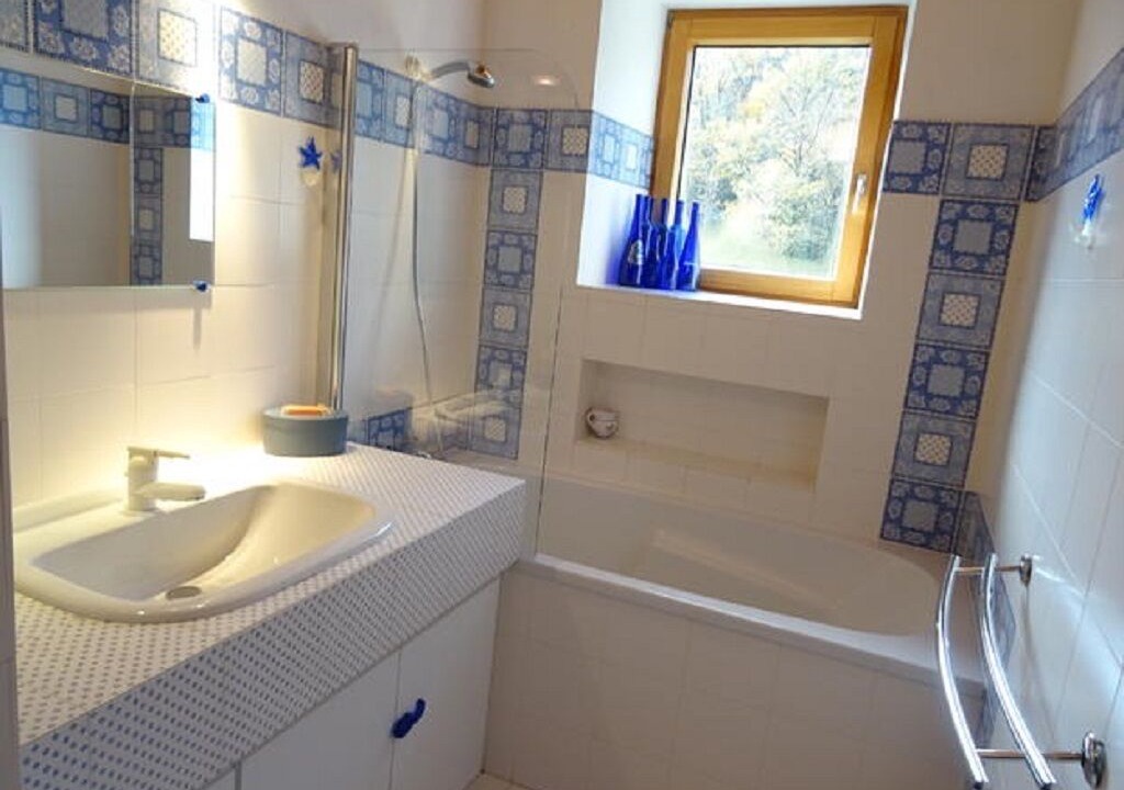 Photo of Bathroom in Tauriac-de-Naucelle
