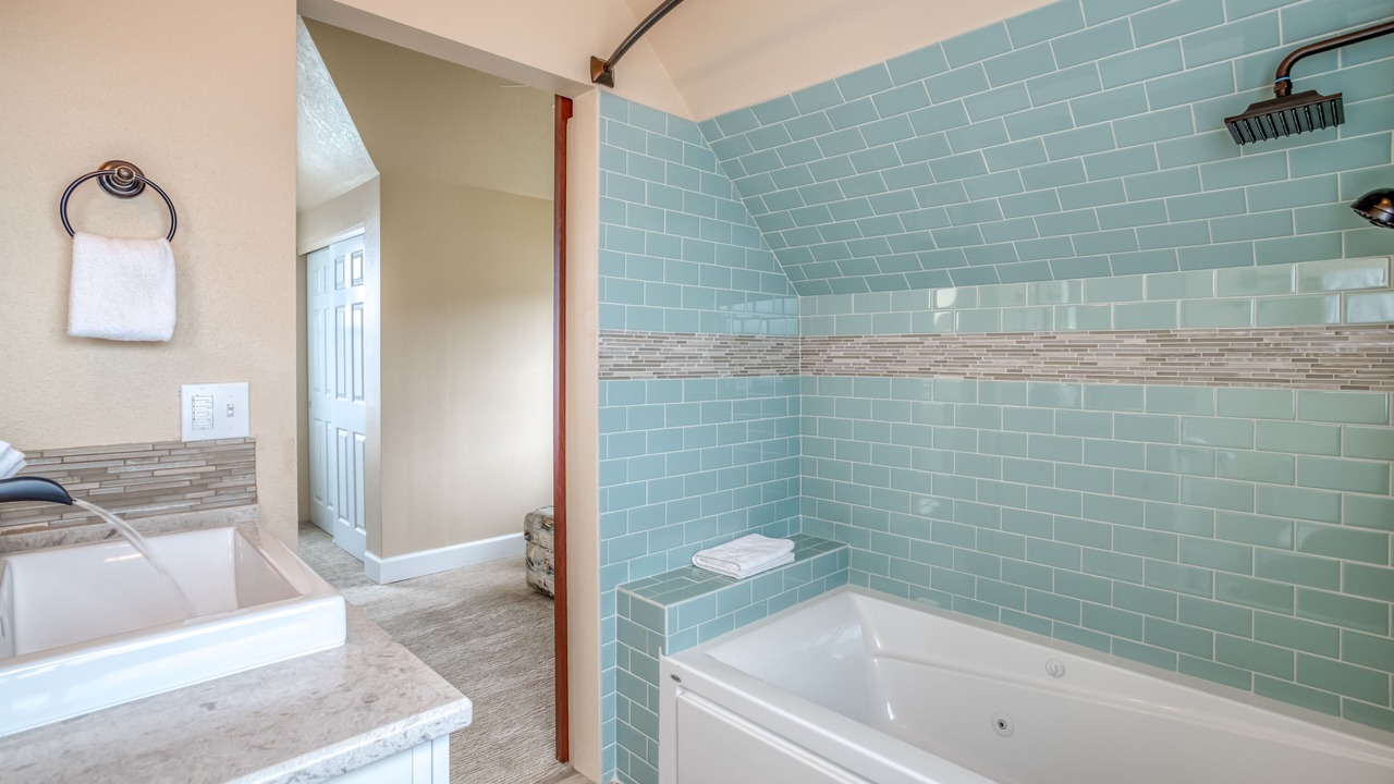Photo of Bathroom in Nelscott