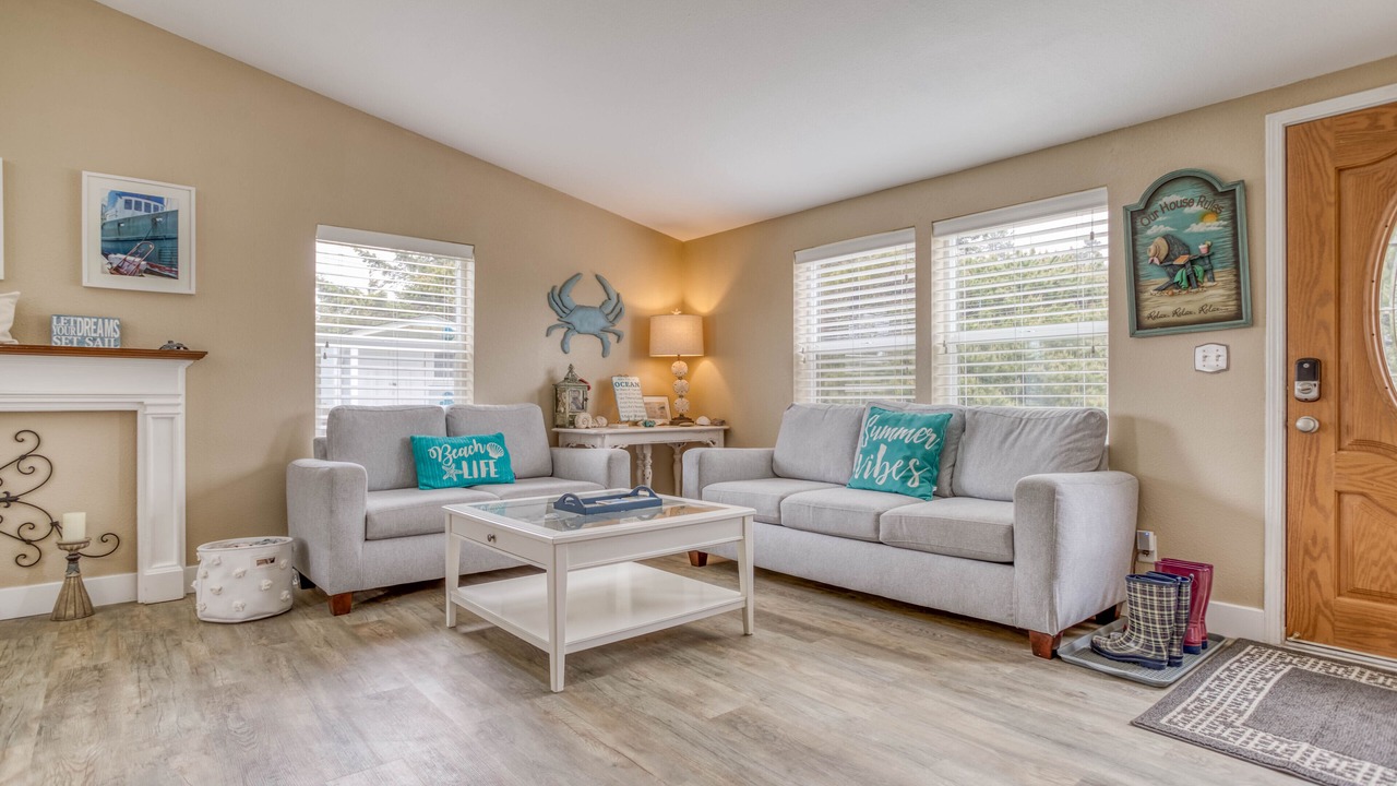 Photo of Livingroom in Bayshore