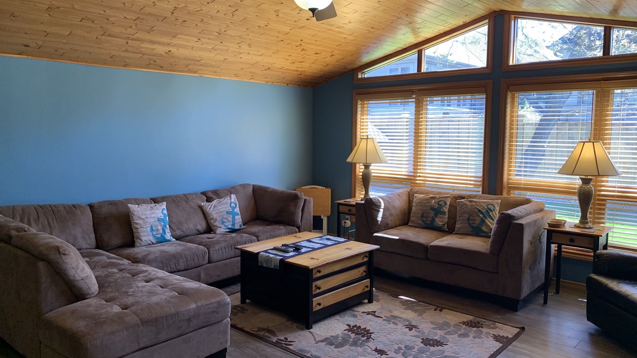 Photo of Livingroom in Grand Bend