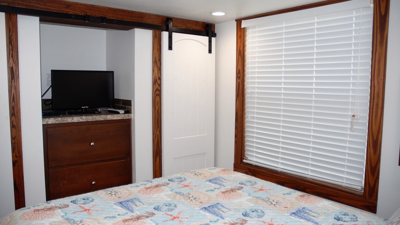 Photo of Bedroom in City-by-the Sea