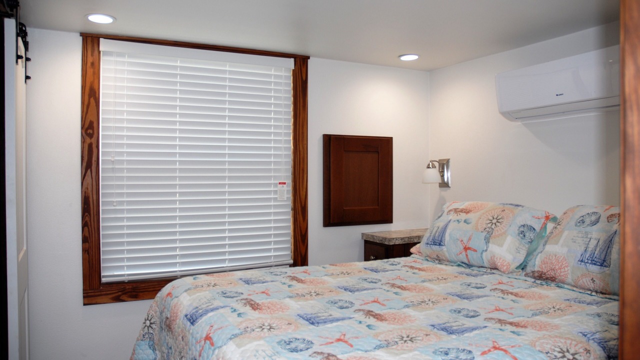 Photo of Bedroom in City-by-the Sea