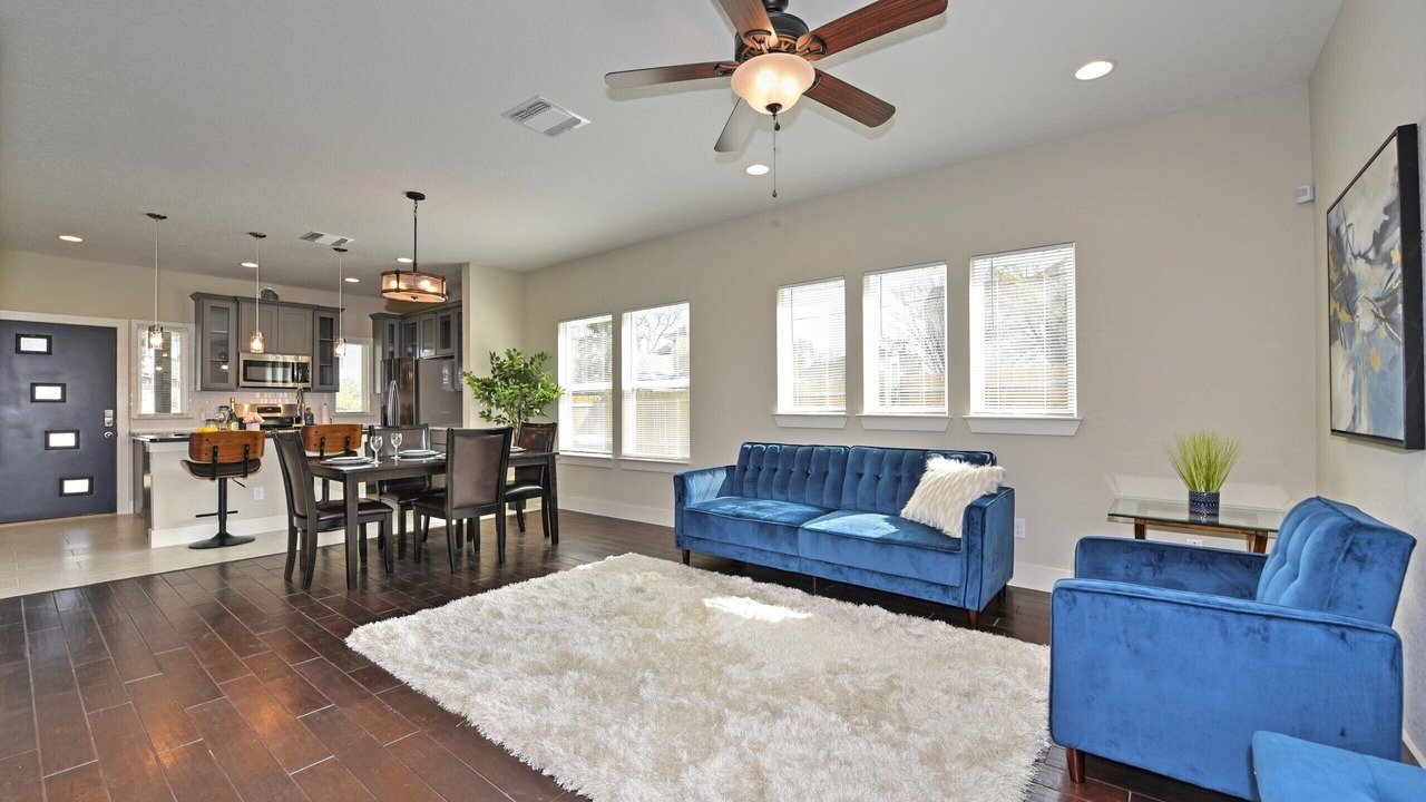 Photo of Livingroom in Near East Side